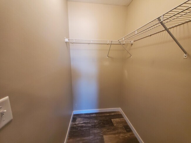 Building Photo - 15 Starling Hill Dr