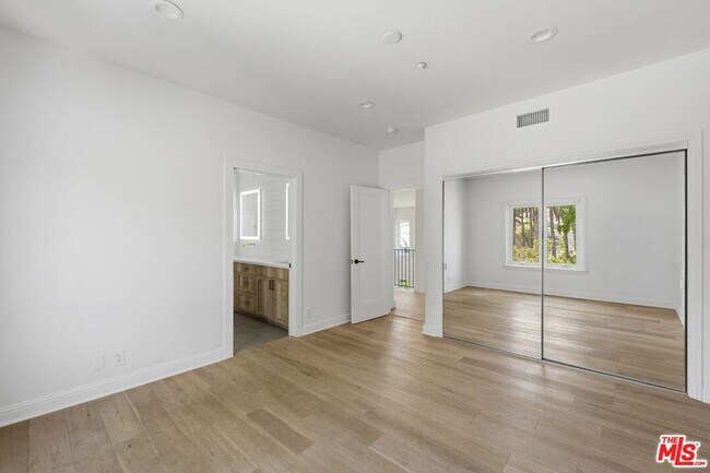Building Photo - 16802 Cll De Sarah