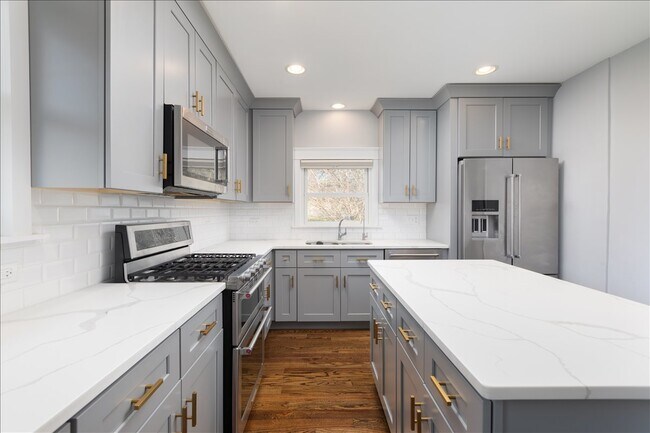 Building Photo - 18 N Main St