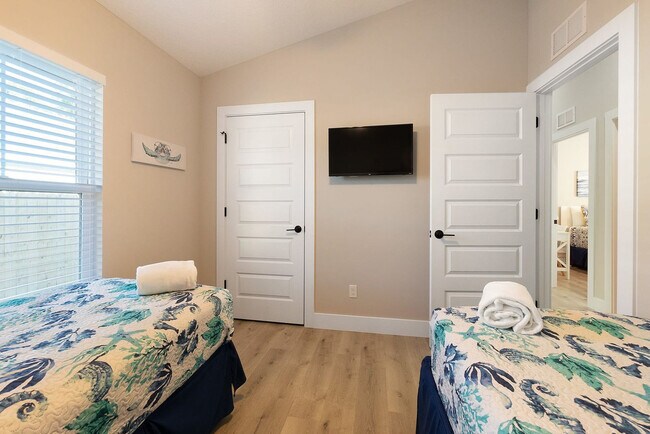 Building Photo - 1004 Josiah St