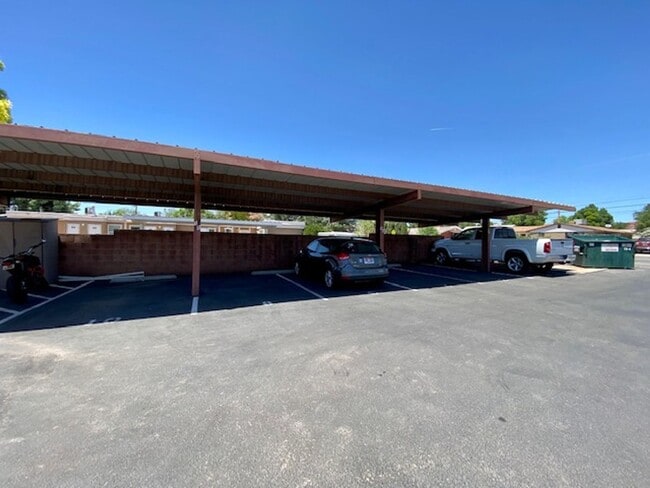 Building Photo - 2 BEDROOM APARTMENT DOWNTOWN IN ST. GEORGE