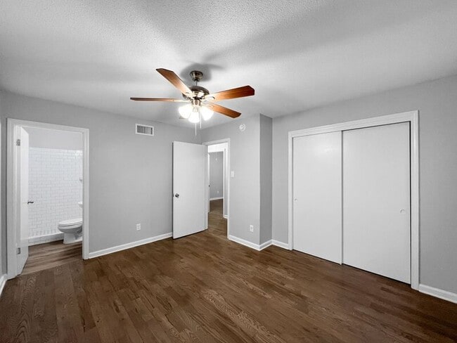 Building Photo - 5357 Queen Anne Dr