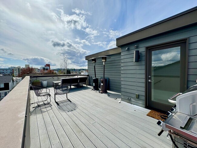Building Photo - Ballard Townhome