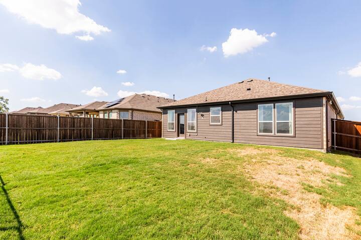 Building Photo - 528 Bronze Forest Dr