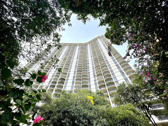 Building Photo - ? Amazing Waikiki 2-Bedroom, 2-Bath Oasis ...