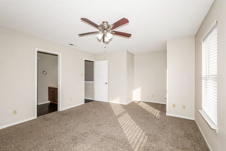 Building Photo - 12820 Freedom Dr