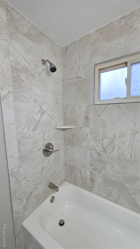 Building Photo - 33507 Berville Ct