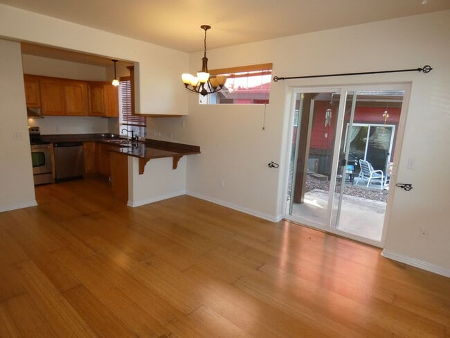 Building Photo - 2606Pea - Pendulum 8%