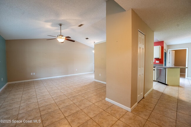 Building Photo - 2390 Queens St SE