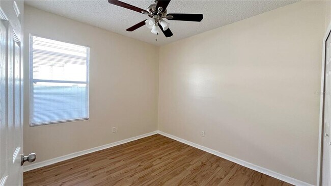 Building Photo - 534 Sunset View Dr