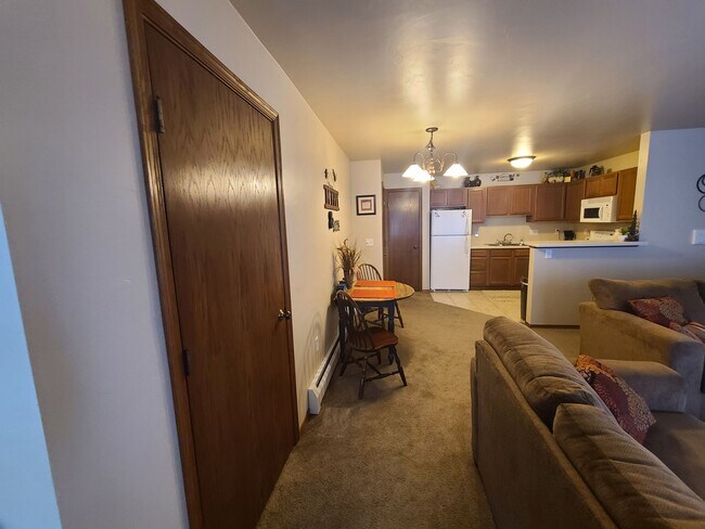 Building Photo - 1 Bed 1 Bath, 975 Sq Ft, 2nd Floor