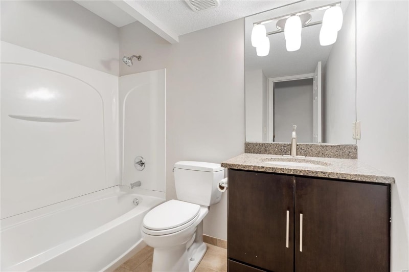 Building Photo - 15022 Baxter Village Dr