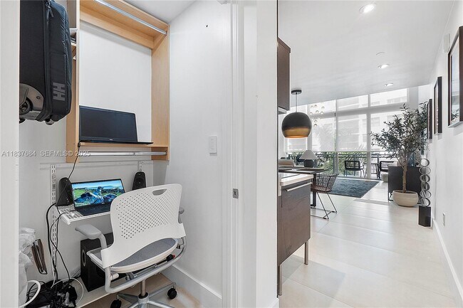 Building Photo - 6000 Collins Ave