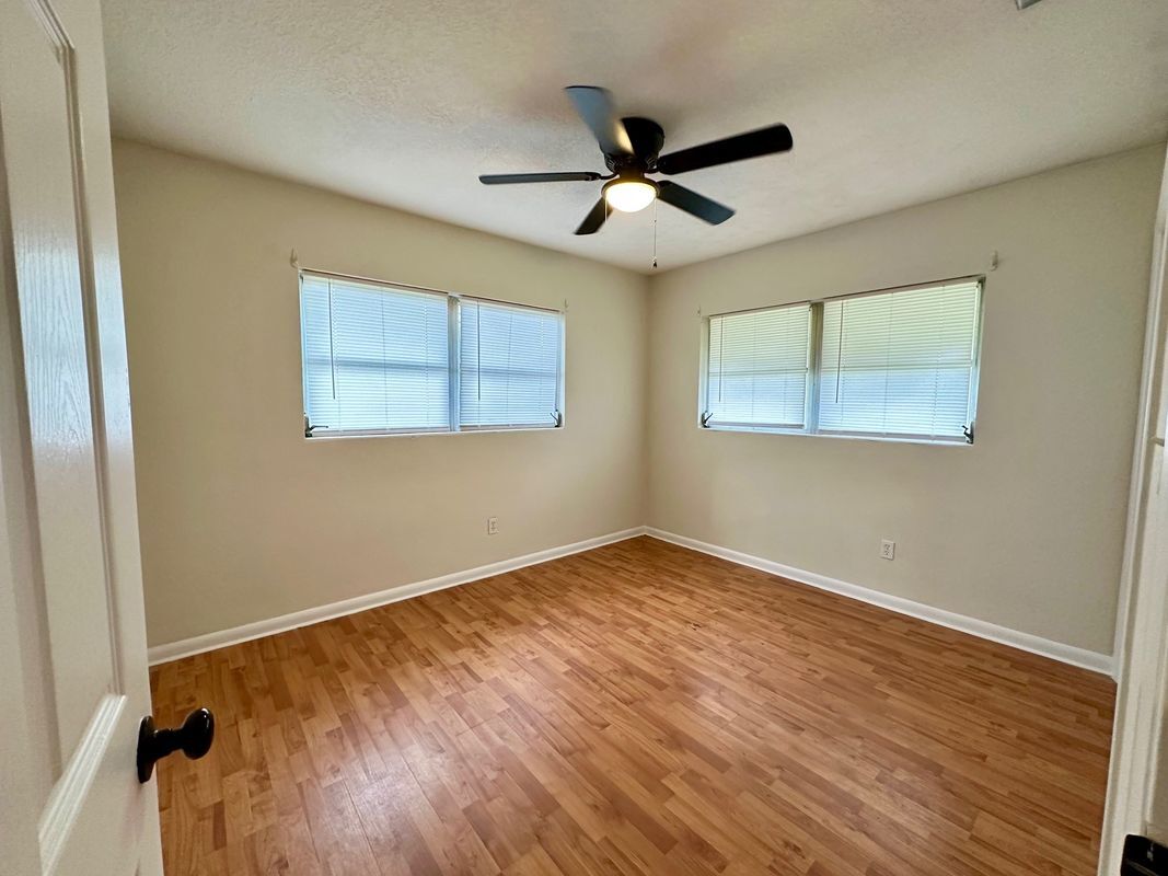 Building Photo - 413 Krueger St