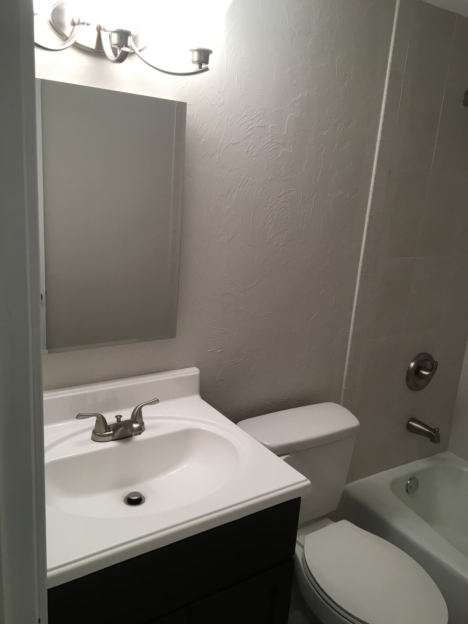 Building Photo - 1027 Hagle Park Rd