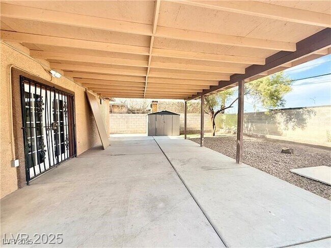 Building Photo - 3209 El Morro Ave