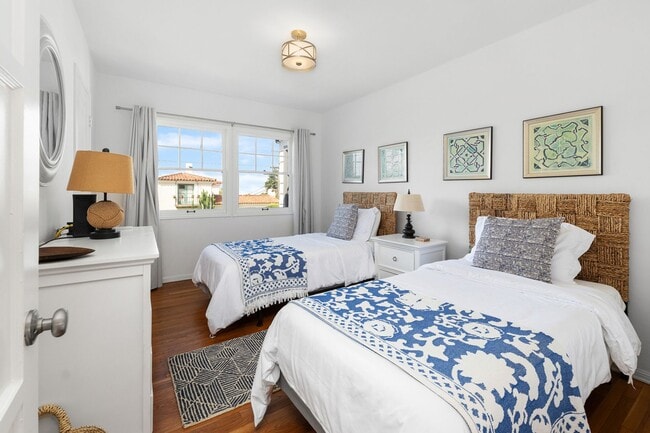 Building Photo - Charming La Jolla Beach Cottage