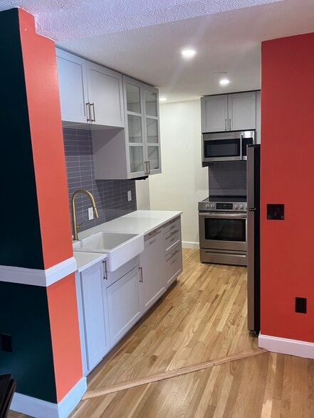 Building Photo - 505 Centre St