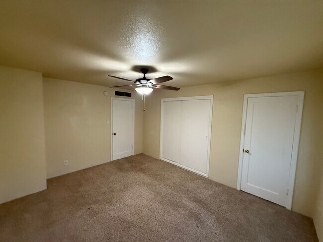 Building Photo - 334 B St