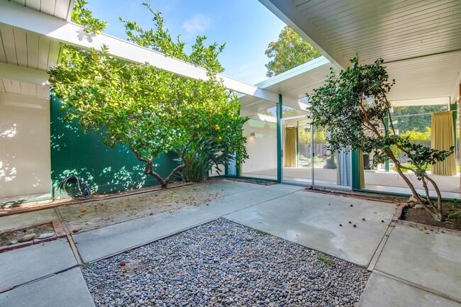 Building Photo - Eichler with Top Sunnyvale Schools