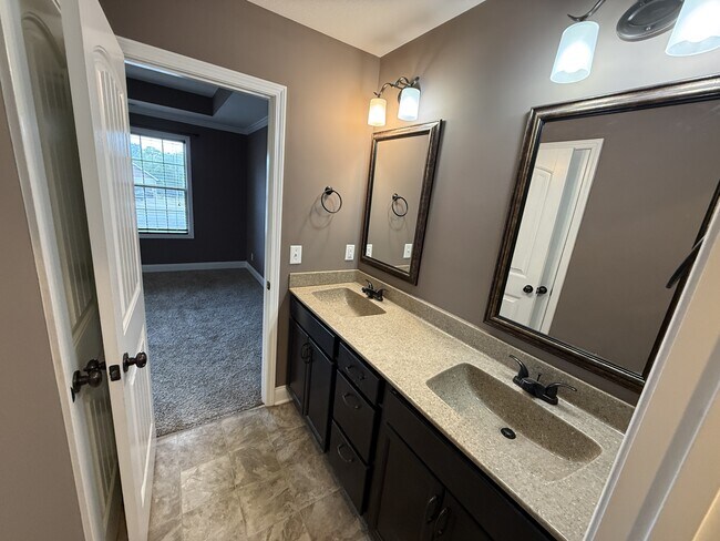 Building Photo - 113 Grassmire Dr