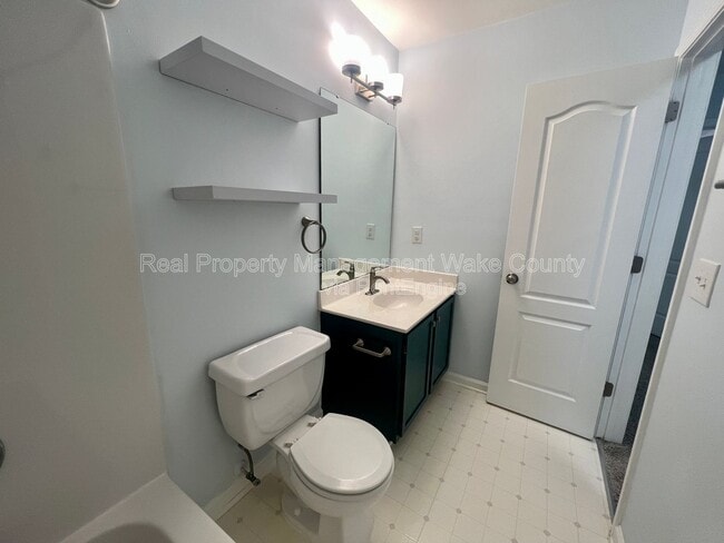 Building Photo - 213 Piney Woods Ln