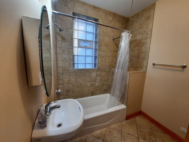 Building Photo - Nice Newly Renovated 2BD, 1BATH, 1St FL - ...