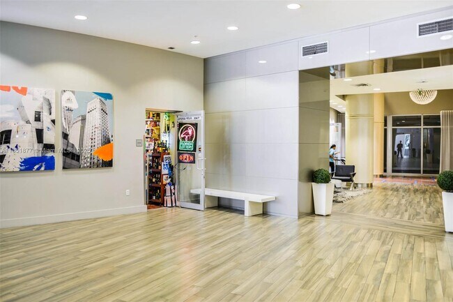 Building Photo - 1750 N Bayshore Dr