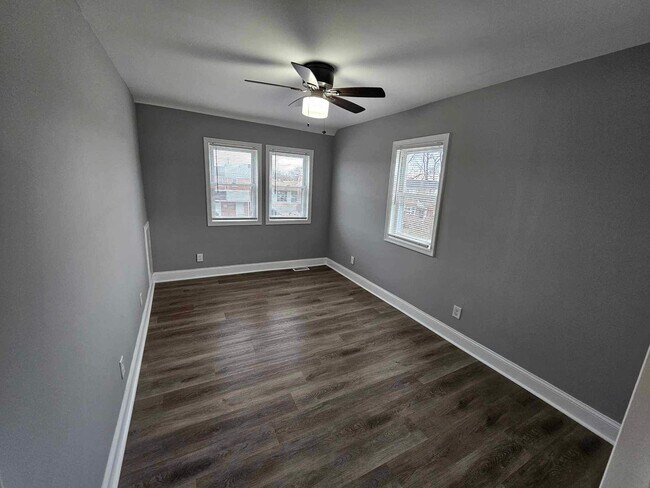 Building Photo - COMING SOON-4 Bedroom Townhouse in Essex