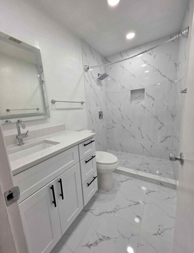 Building Photo - 4776 Carver St