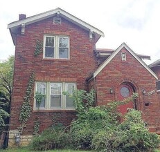 Building Photo - 4656 Lee Ave