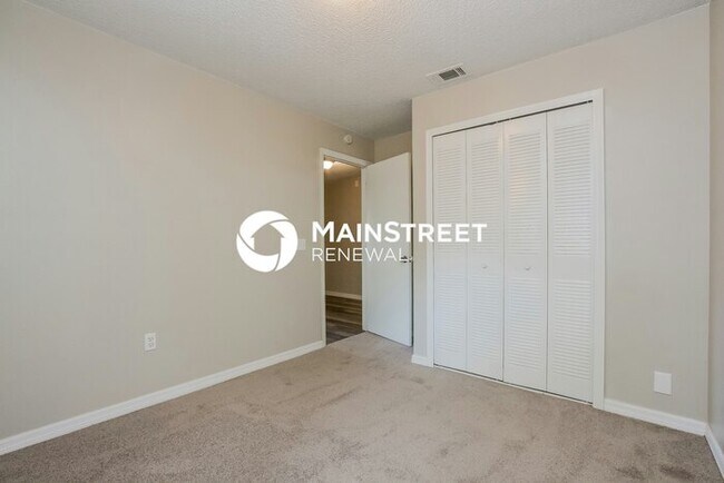 Building Photo - 3 Bedroom Pet-Friendly Home in KISSIMMEE, FL with Main Street Renewal