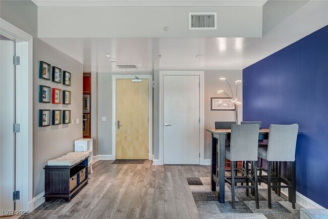 Building Photo - 2700 S Las Vegas Blvd