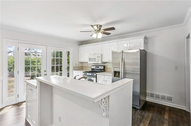 Building Photo - 2581 Sharondale Dr NE