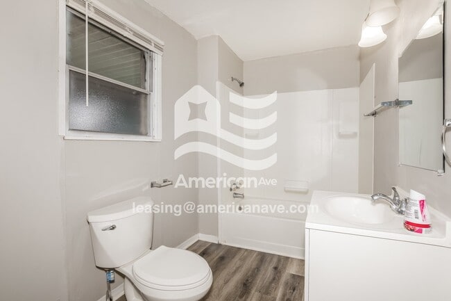 Building Photo - 417 W 6th St