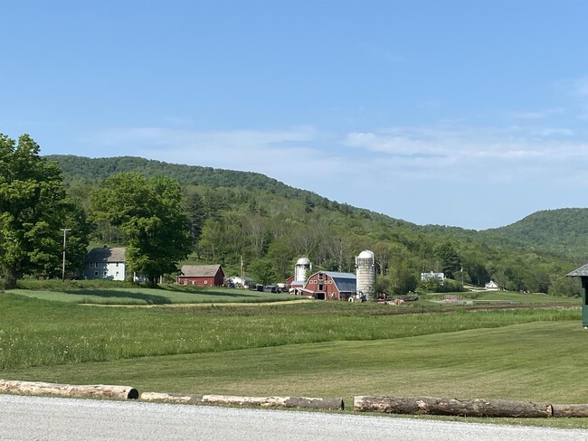 Building Photo - 67 Covered Bridge Rd