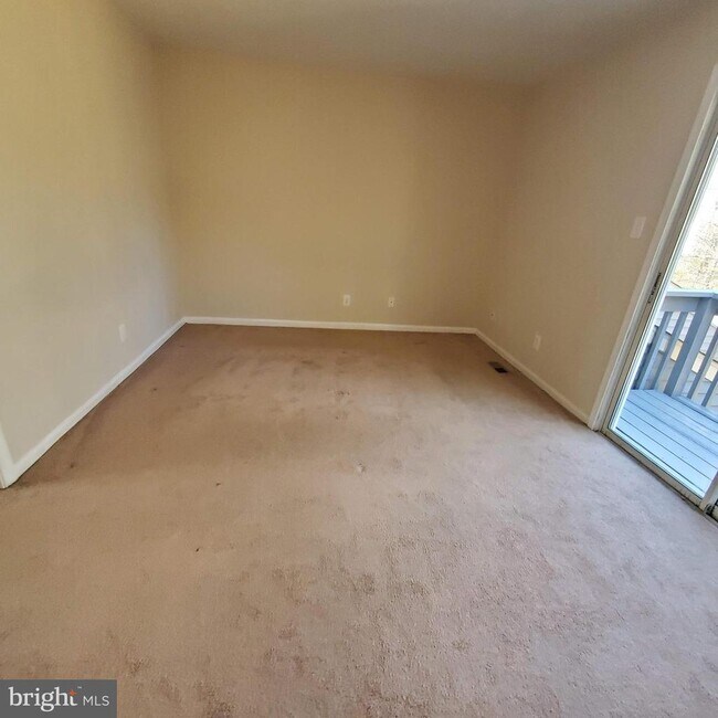 Building Photo - 800 Larkspur Ct