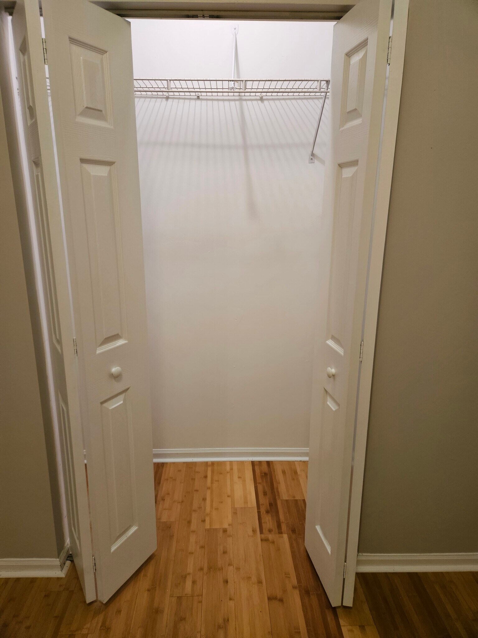 good closet space - 3249 N Lakewood Ave