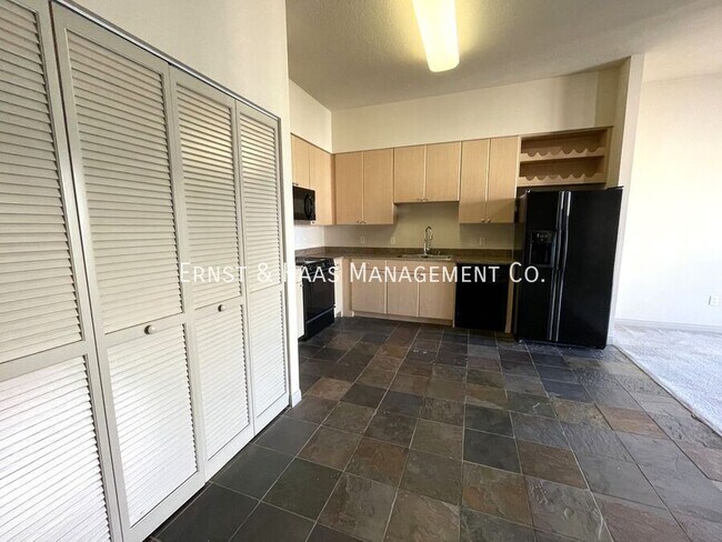 Building Photo - 488 E Ocean Blvd