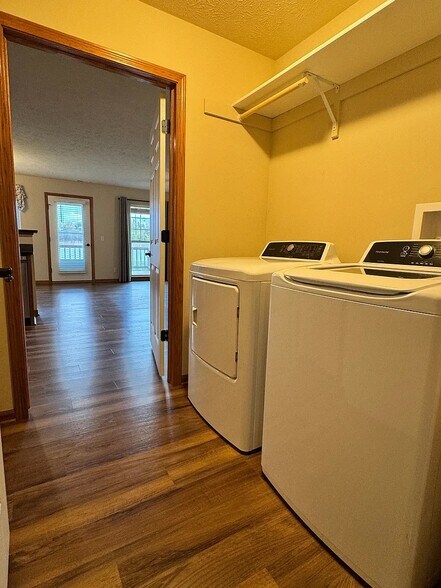 Building Photo - 8821 Ridge Hollow Dr