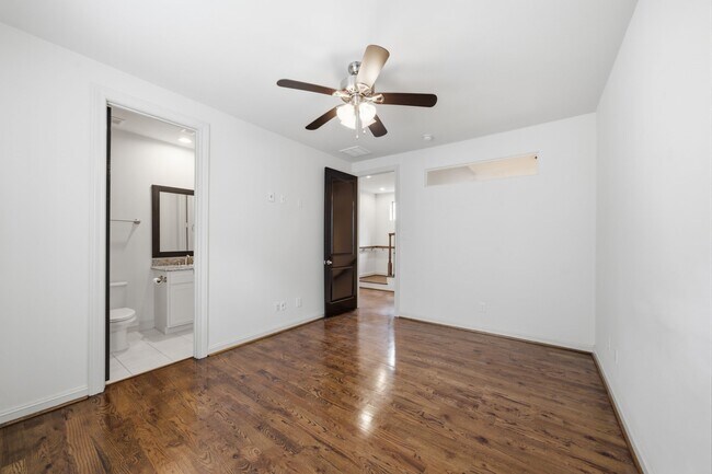 Building Photo - 3219 Maxroy St