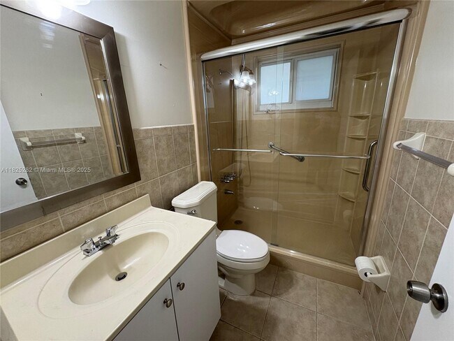 Building Photo - 936 SW 68th Ave