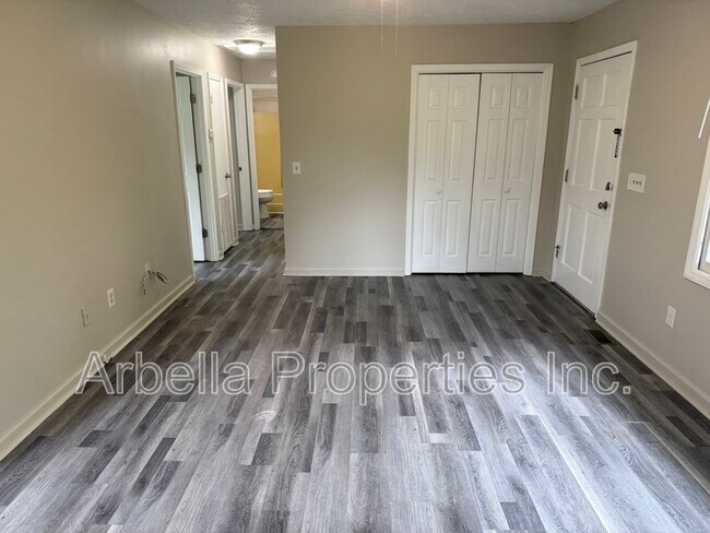 Building Photo - 230 Booher Ln