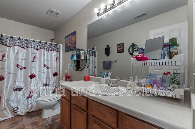 Building Photo - 256 Graystone Cir