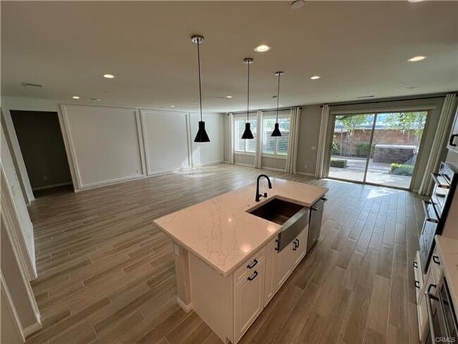 Building Photo - Welcome to this exceptional single-story 4-bedroom, 4-bathroom home!