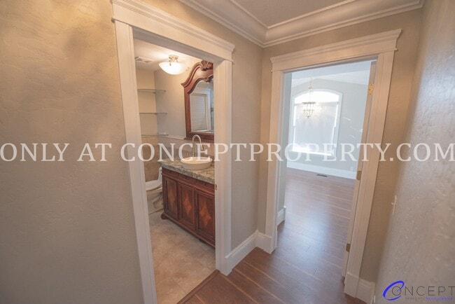 Building Photo - Attractive 4 Bed 3 Bathroom Home: Backing Park - 2 Car Garage