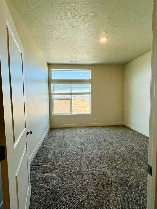 Building Photo - 3923 S White Ash Dr