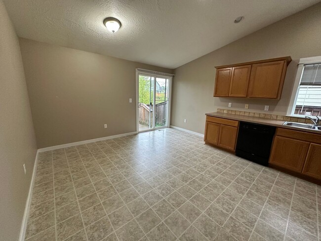 Building Photo - 3 Bedroom 2 Bath Home In NE Albany On a De...