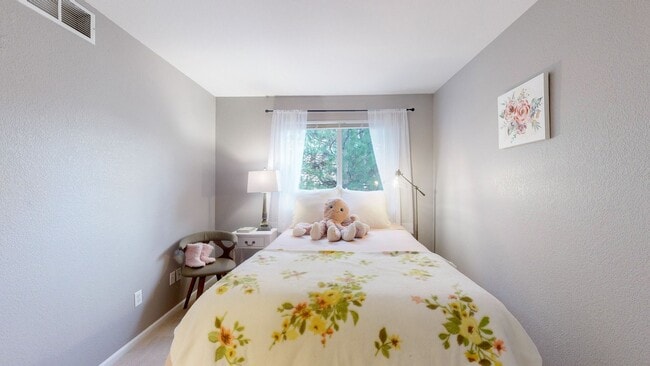 Building Photo - Beautiful 3-Bed, 2.5-Bath Home in South Fo...