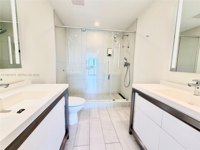 Building Photo - 2000 Metropica Wy